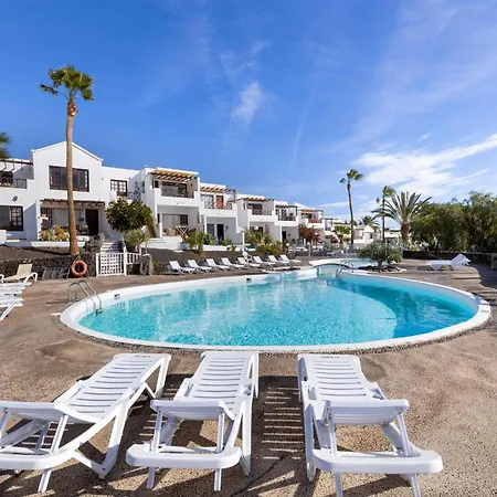 Oceanfront, Sea View, Fast Wifi & Pool In Apartament Puerto del Carmen (Lanzarote)